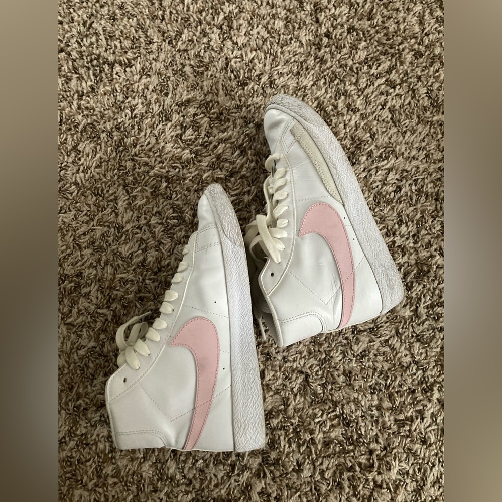 Nike Blazer Mid ‘77 Pink Grade School
